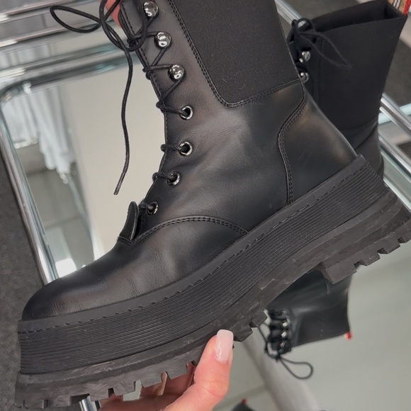 Burberry Boot - Picture 3 of 6